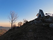 60 Cappelletta di vetta del Pizzo Cerro (1285 m)